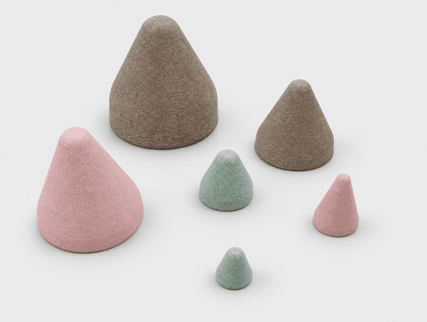 Six rounded-top synthetic finishing cones in taupe, pink and green, AI-enhanced from the Vibra Finish supplier photograph